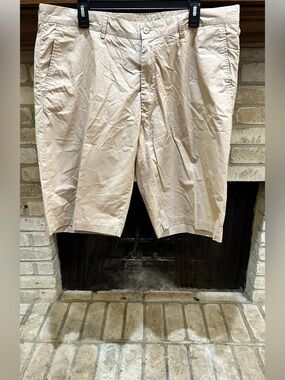 Men's Classic Chino Shorts in Light Beige EUC